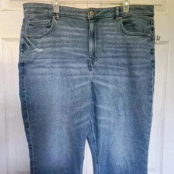 American Eagle Women's *NWOT Mom Distressed Blue Denim Jeans Size 20 - Picture 2 of 12
